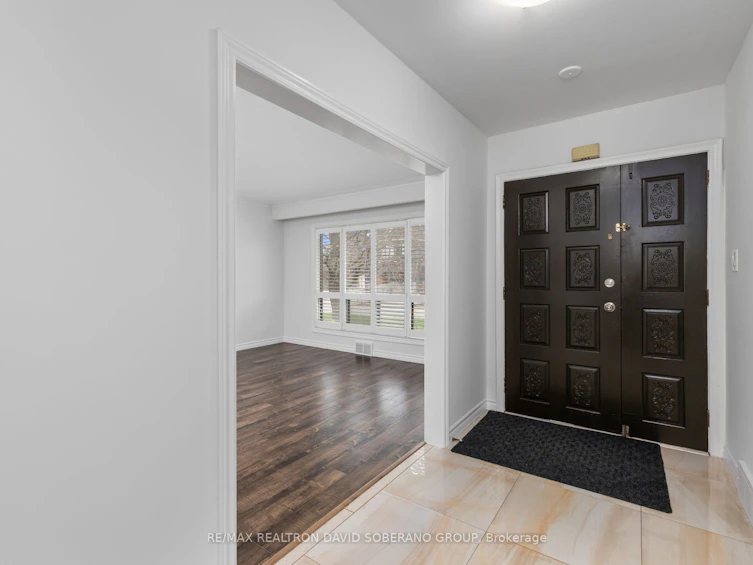 16 Faith Avenue, Toronto, ON, M3H 1W3 - 3