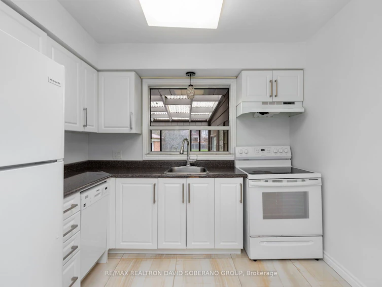 16 Faith Avenue, Toronto, ON, M3H 1W3 - 10