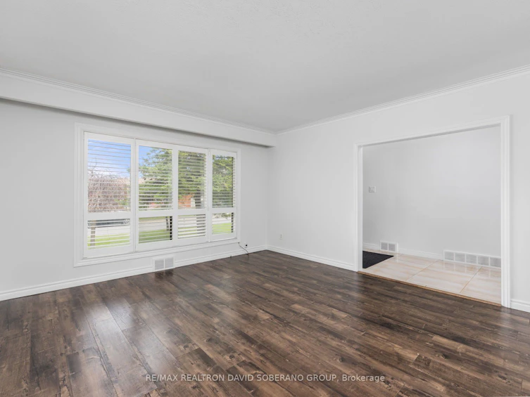 16 Faith Avenue, Toronto, ON, M3H 1W3 - 5