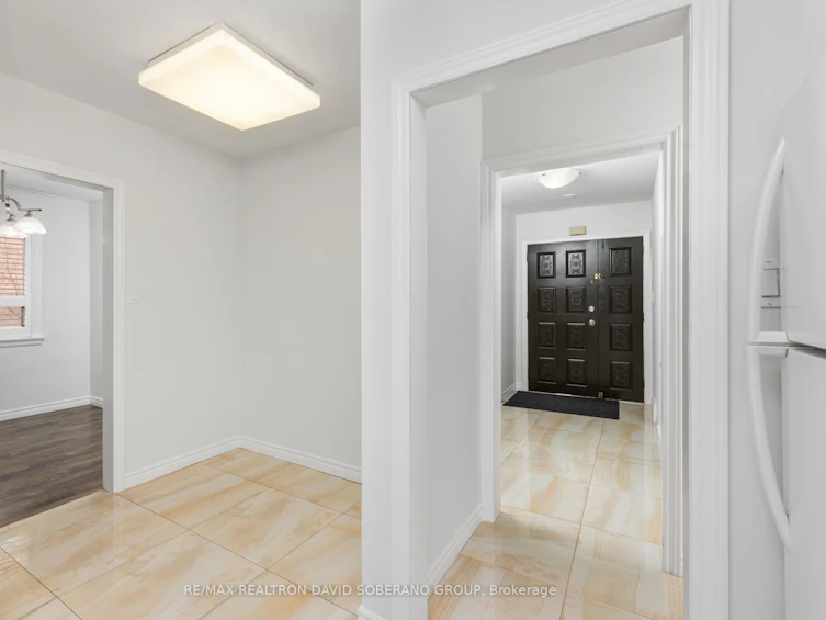 16 Faith Avenue, Toronto, ON, M3H 1W3 - 11