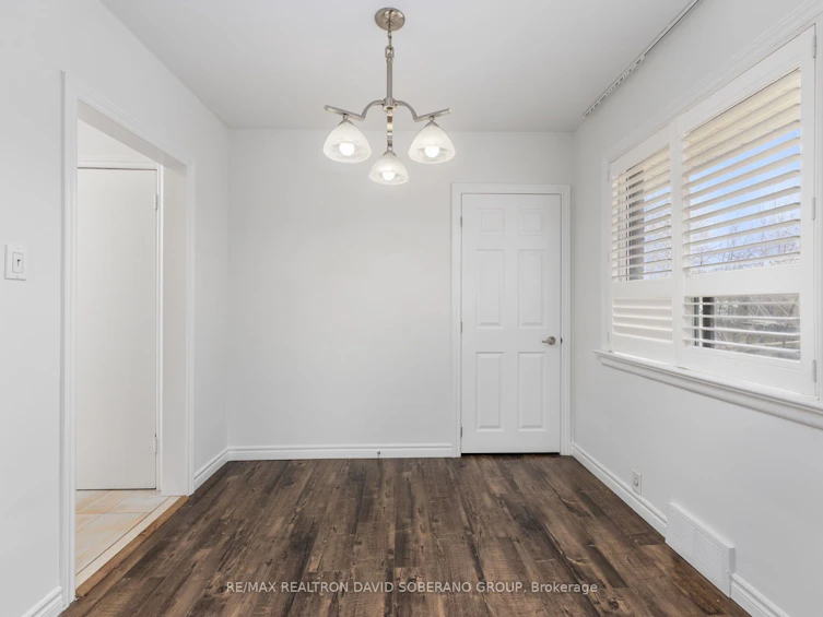 16 Faith Avenue, Toronto, ON, M3H 1W3 - 7