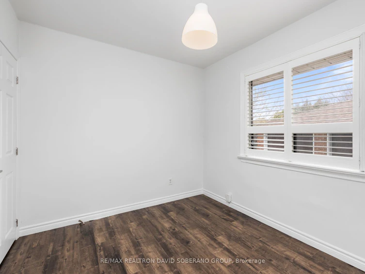 16 Faith Avenue, Toronto, ON, M3H 1W3 - 17