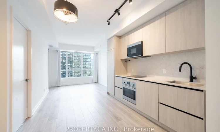 3203-108 Peter Street