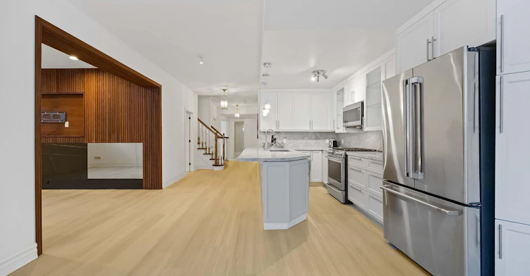 Lower-42 Cotswold Crescent, Toronto, ON, M2P 1N2
