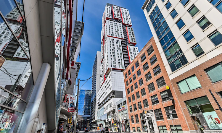 3506-318 Richmond Street W