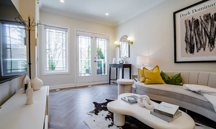 #8-70 Byng Avenue