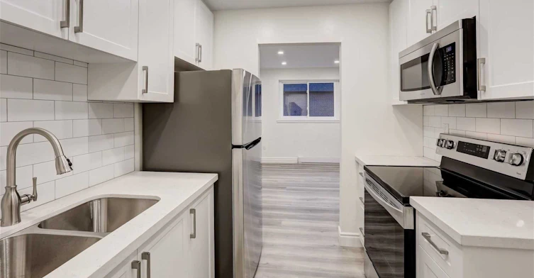 B-901 Millwood Road, Toronto, ON, M4G 1X2 - 7
