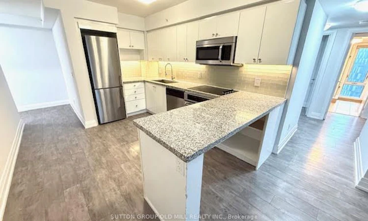 W804-565 Wilson Avenue W