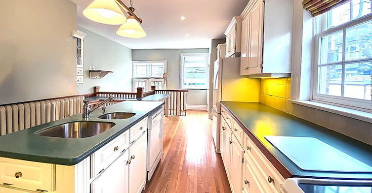 Main + Lower-21 Melgund Road, Toronto, ON, M5R 1Z9 - 7