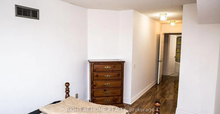 1104-7 Bishop Avenue, Toronto, ON, M2M 4J4 - 4