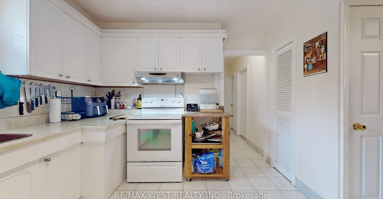 Main Floor-139 Ranee Avenue, Toronto, ON, M6A 1N3 - 15
