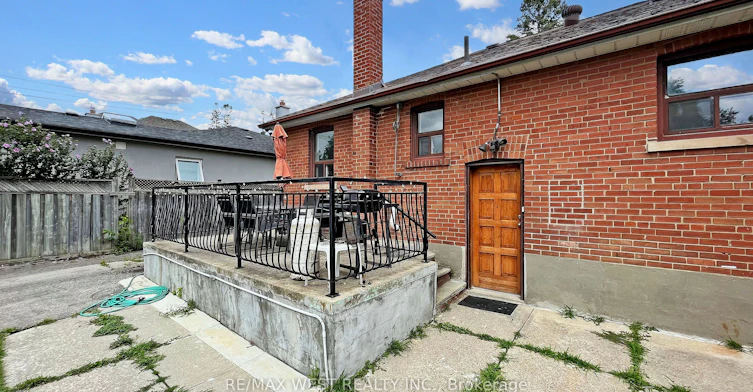 Main Floor-139 Ranee Avenue, Toronto, ON, M6A 1N3 - 29