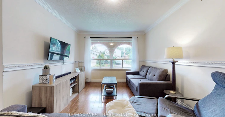 Main Floor-139 Ranee Avenue, Toronto, ON, M6A 1N3 - 6