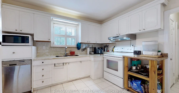 Main Floor-139 Ranee Avenue, Toronto, ON, M6A 1N3 - 13