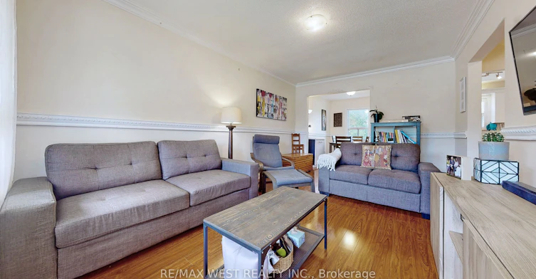 Main Floor-139 Ranee Avenue, Toronto, ON, M6A 1N3 - 9