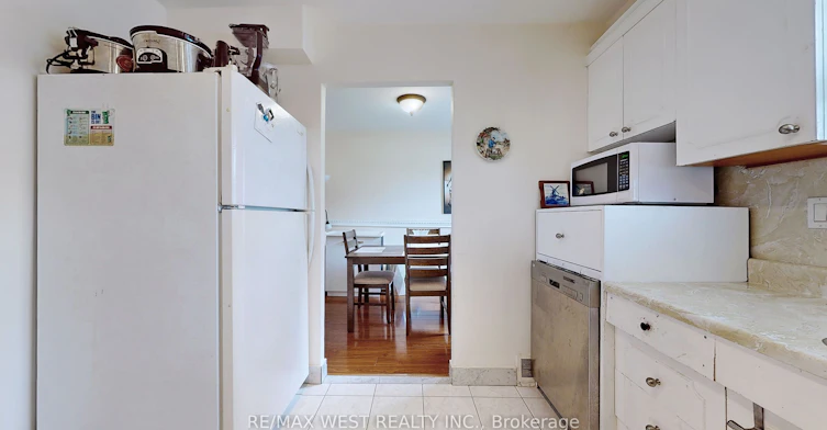 Main Floor-139 Ranee Avenue, Toronto, ON, M6A 1N3 - 14