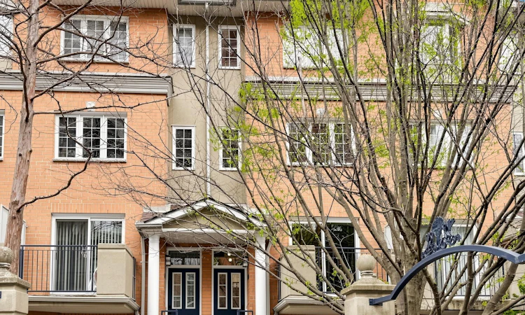 1520-28 Sommerset Way