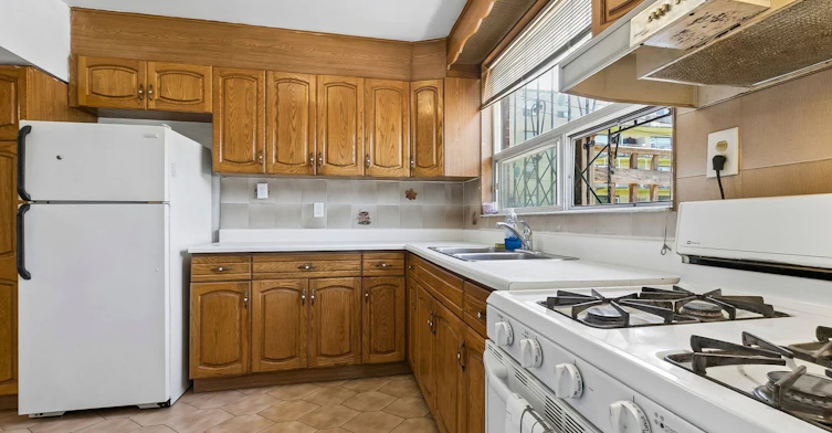 Main Fl-472 Winona Drive, Toronto, ON, M6C 3T7 - 7