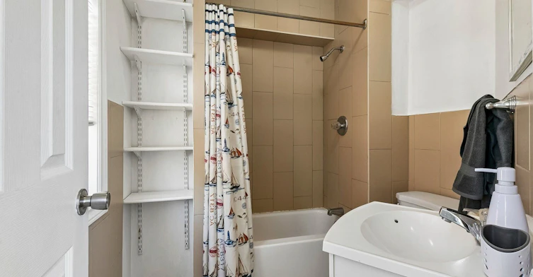 Main Fl-472 Winona Drive, Toronto, ON, M6C 3T7 - 13