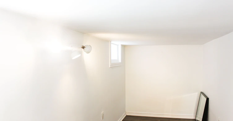 38 Glenvalley Drive, Toronto, ON, M6M 4V9 - 8