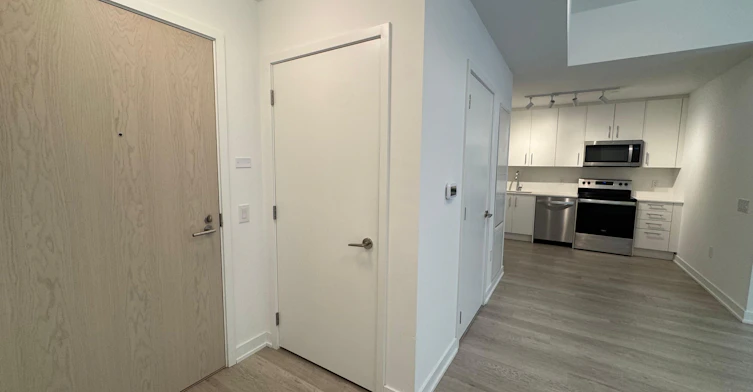 202-3 Strathgowan Avenue, Toronto, ON, M4N 1B8 - 4