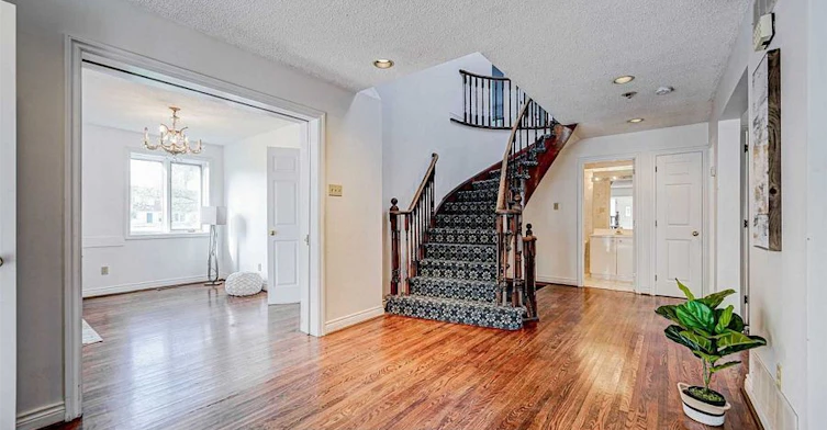 44 Frontenac Avenue, Toronto, ON, M5N 1Z7 - 5