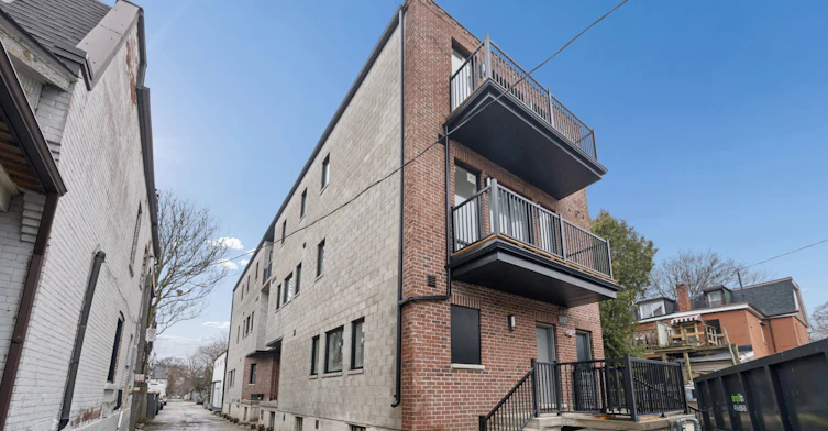 6-91 Barton Avenue, Toronto, ON, M6G 1P7