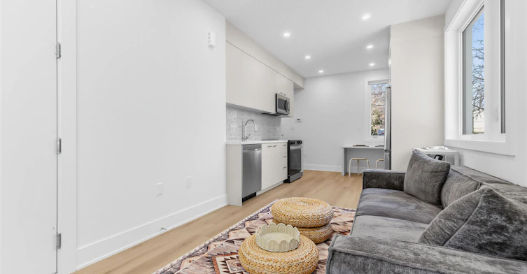 5b-45 Bellevue Avenue, Toronto, ON, M5T 2N5 - 2