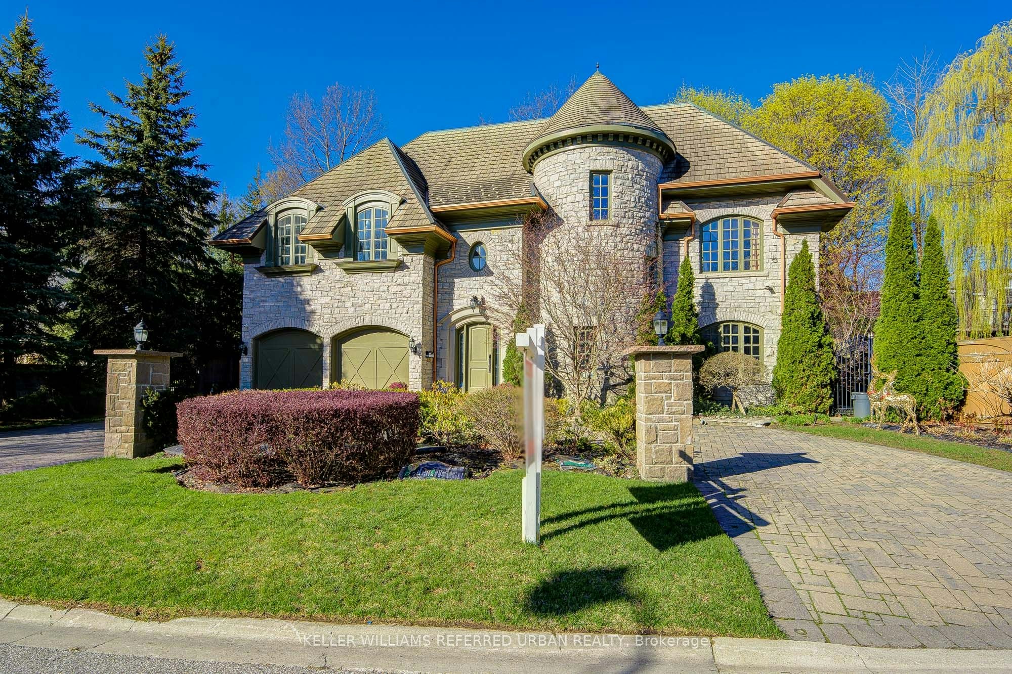7 Legacy Court, Toronto, ON, M2L 2Y7