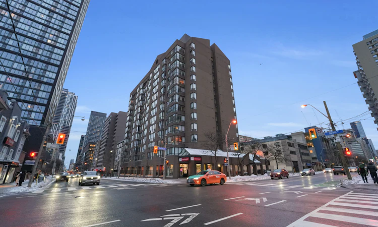 613-117 Gerrard Street E