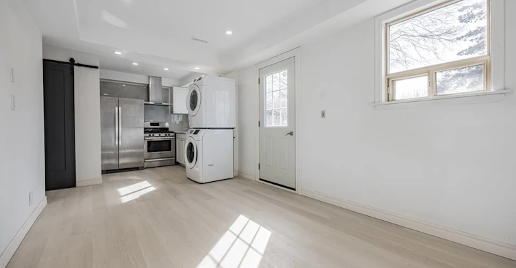 B/Main-54 Tuscarora Drive, Toronto, ON, M2H 2K3 - 2