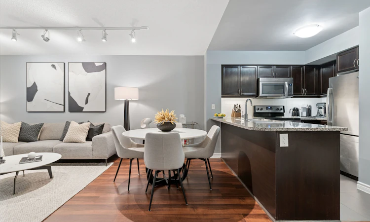 3108-19 Grand Trunk Crescent