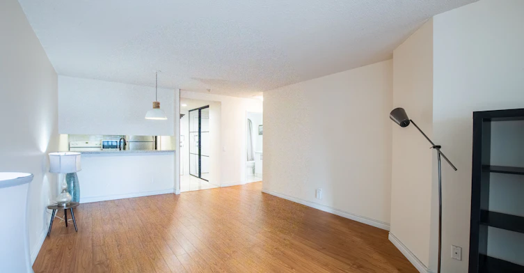 1604-7 Bishop Avenue, Toronto, ON, M2M 4J4 - 2