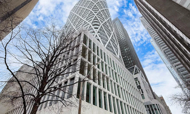 2212-230 Simcoe Street
