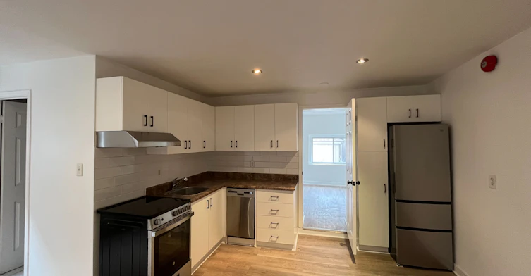 102-557 Markham Street, Toronto, ON, M6G 2L6 - 2