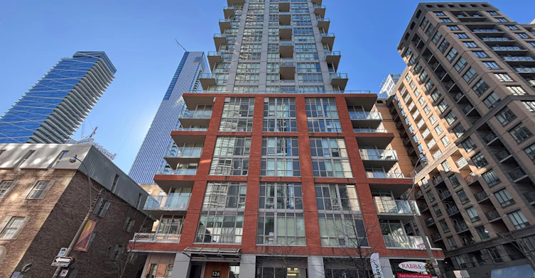 2206-126 Simcoe Street, Toronto, ON, M5H 4E6