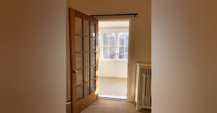 Main floor-305 St Clair Avenue E, Toronto, ON, M4T 1P3 - 16