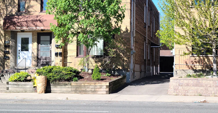 Main-978 Avenue Road, Toronto, ON, M5P 2K8
