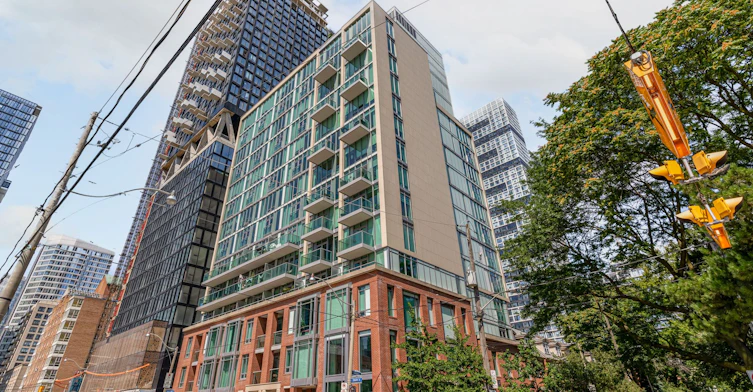 TH2-220 George Street, Toronto, ON, M5A 2N1