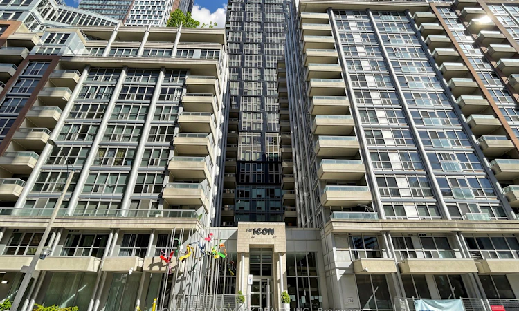1124-270 Wellington Street W