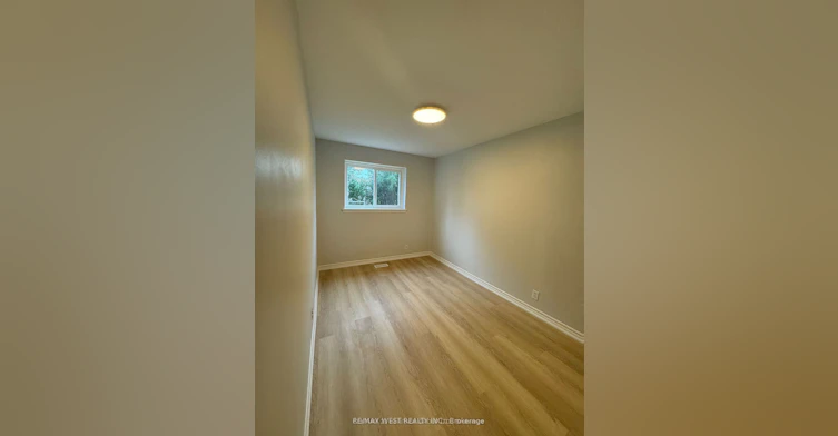 22 Axsmith Crescent, Toronto, ON, M2J 3K3 - 3