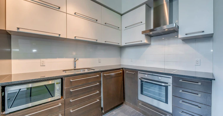 202-770 Bay Street, Toronto, ON, M5G 1N6 - 5