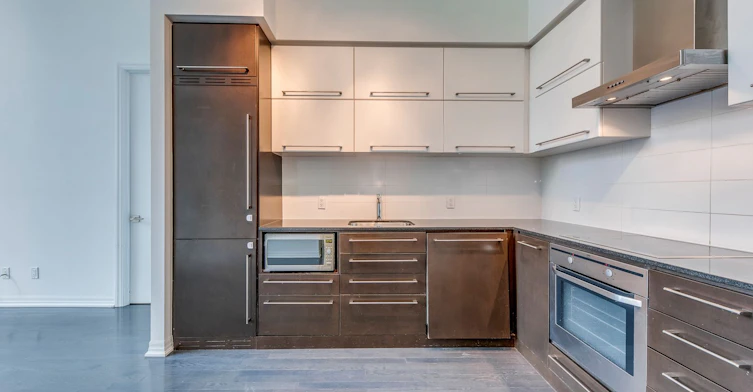 202-770 Bay Street, Toronto, ON, M5G 1N6 - 6