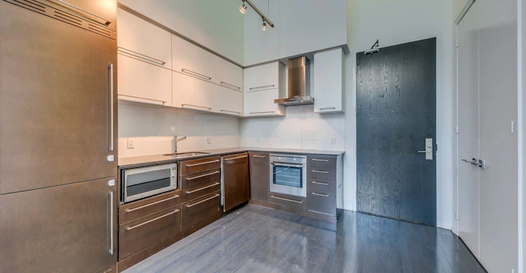 202-770 Bay Street, Toronto, ON, M5G 1N6 - 4