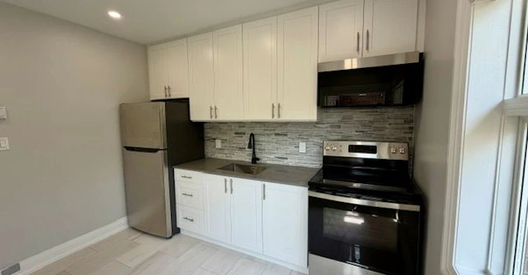 2ND FLR-19 Mount Royal Avenue, Toronto, ON, M6H 2S2 - 9
