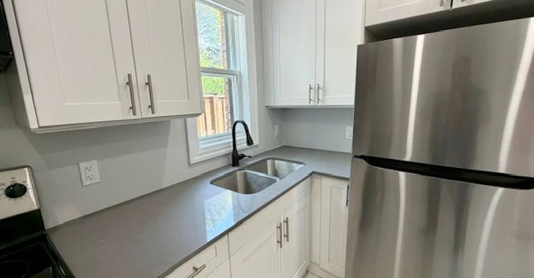 Main Level-19 Mount Royal Avenue, Toronto, ON, M6H 2S2 - 16