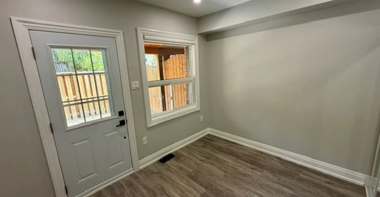 Main Level-19 Mount Royal Avenue, Toronto, ON, M6H 2S2 - 19