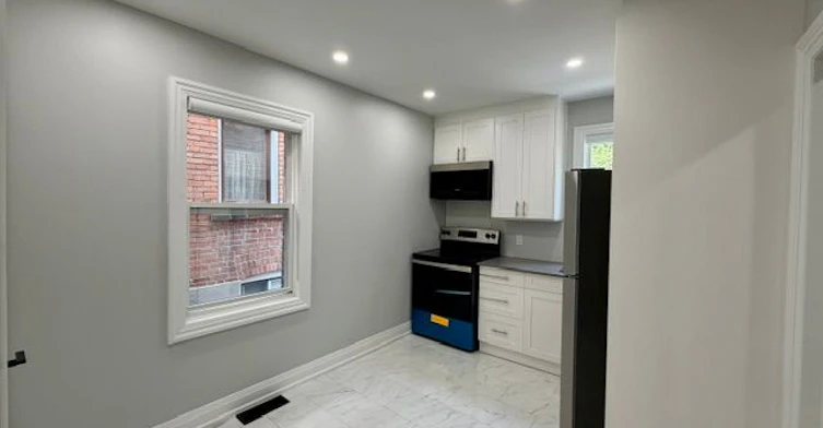 Main Level-19 Mount Royal Avenue, Toronto, ON, M6H 2S2 - 13