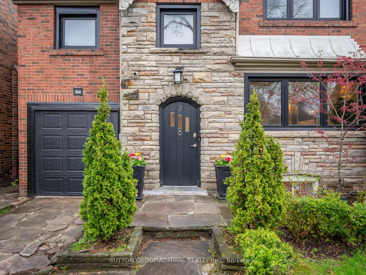 7 Glenarden Road, Toronto, ON, M6C 3J8 - 3