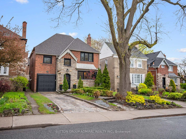 7 Glenarden Road, Toronto, ON, M6C 3J8